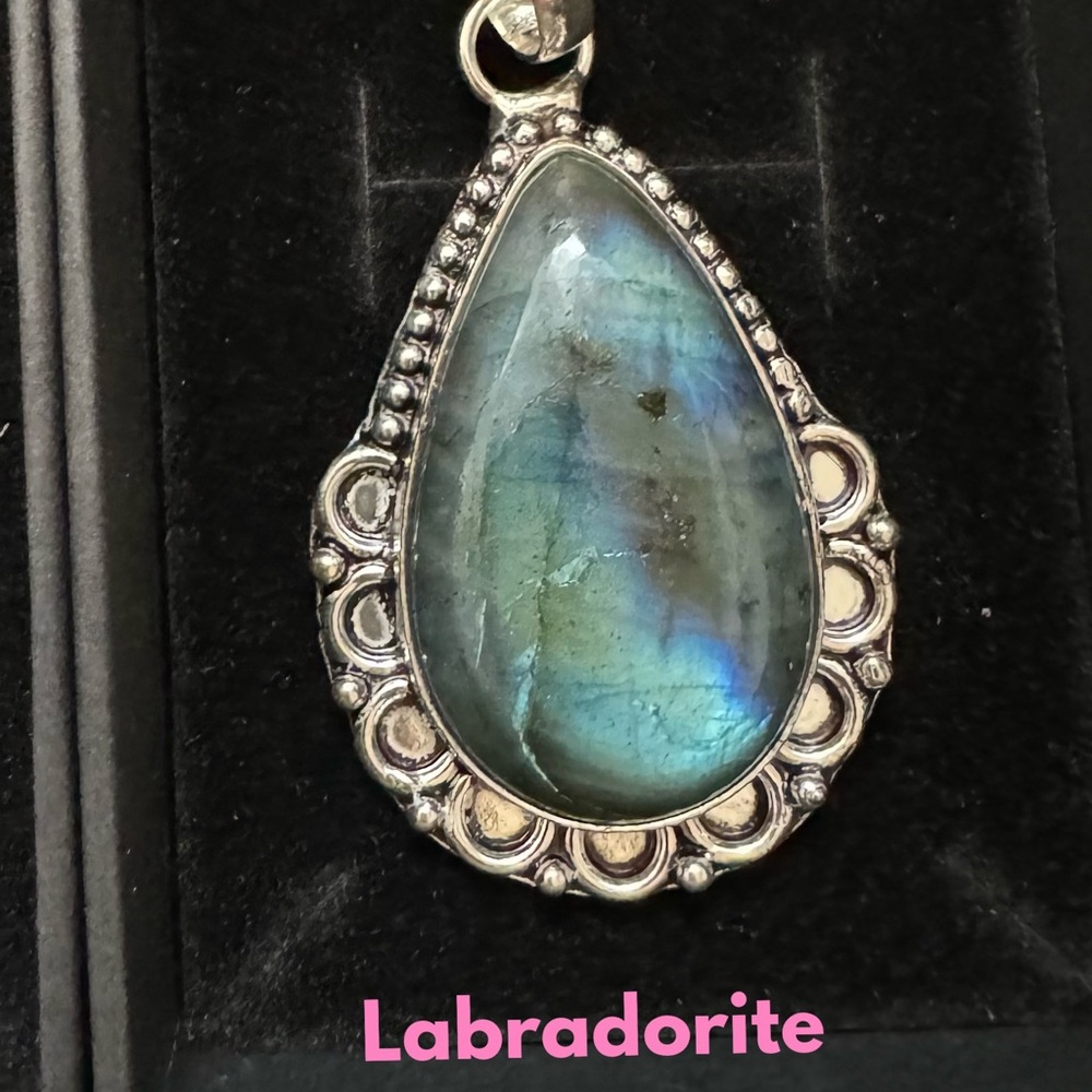 LABRADORITE PENDANT NECKLACE - Picture 2 of 2